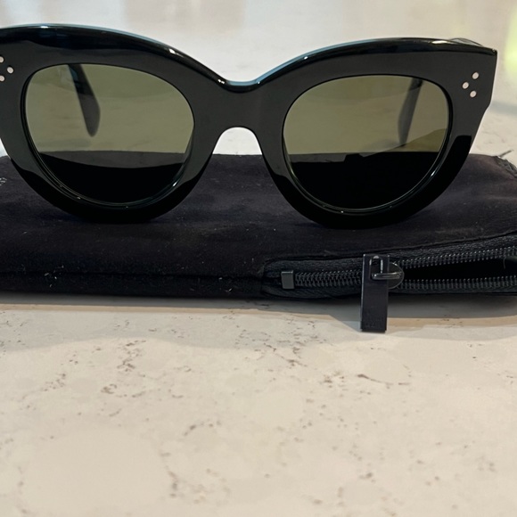 Authentic Celine (original) round cat-eye sunglasses, black frames, green lens. - Picture 4 of 9